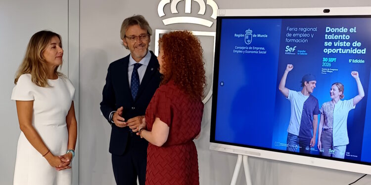 Más de 70 empresas buscan hoy trabajadores en Murcia en una feria que sustituye el currículum en papel