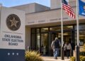 Oklahoma abre la cuenta atrás: registro hasta el 9 de octubre y voto por correo hasta el 19