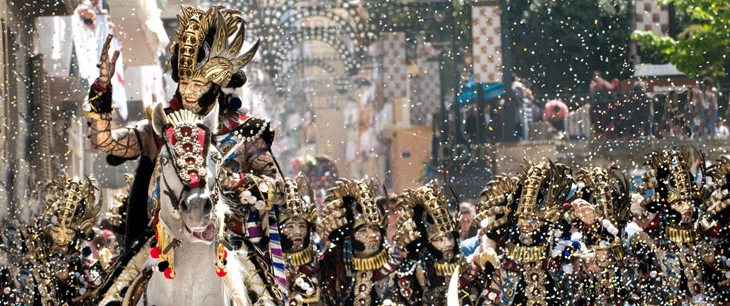 Murcia viaja a la Edad Media: el Gran Desfile de Moros y Cristianos toma este sábado el centro