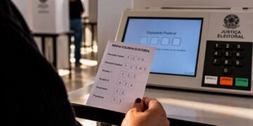 Seis votos, una urna y una «chuleta»: cómo funciona una elección en Brasil