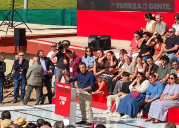 Sánchez llama a llenar las urnas con un discurso de esperanza frente al miedo
